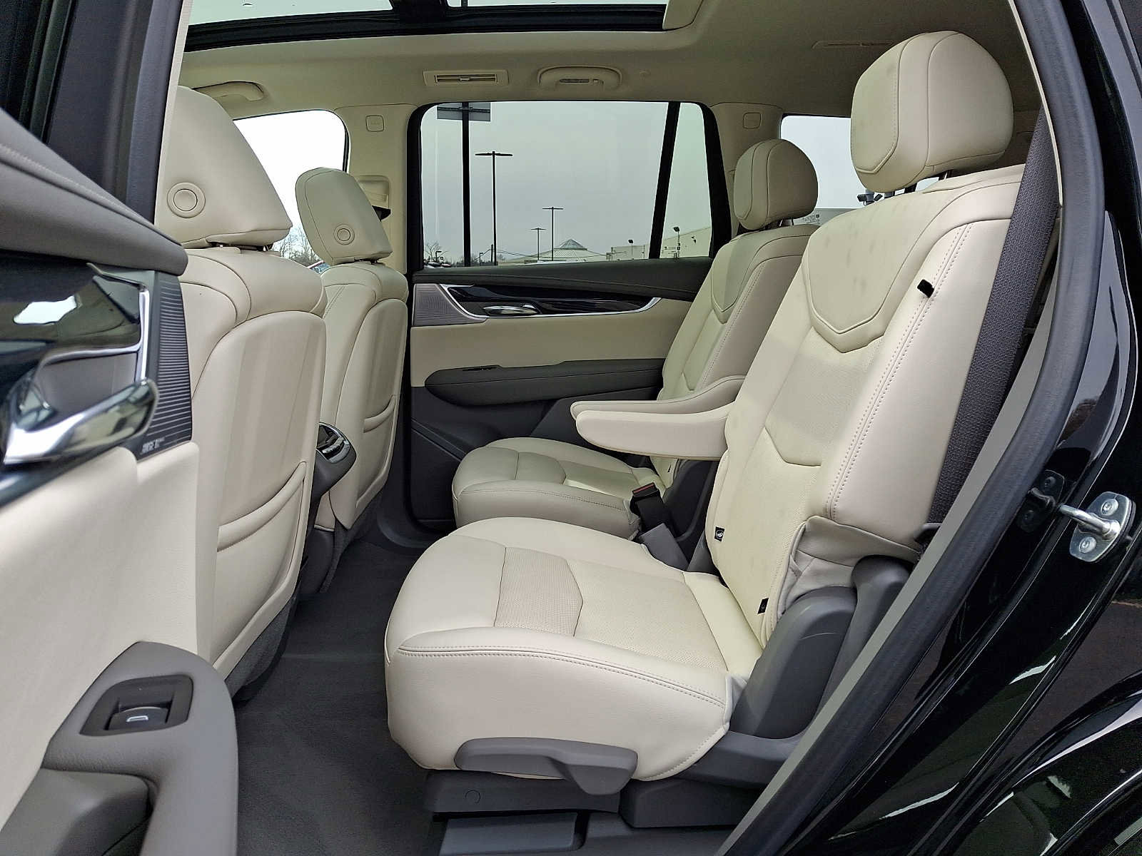 Used 2024 Cadillac XT6 Premium Luxury image 11