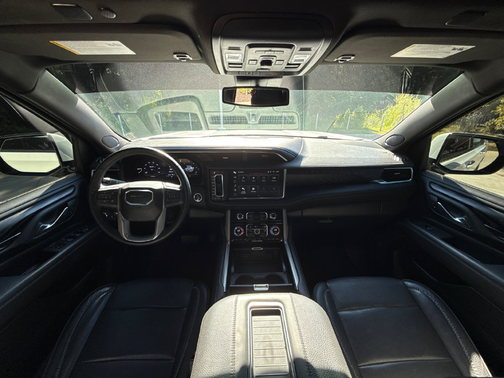 Used 2024 GMC Yukon XL Denali AWD/4WD image 16