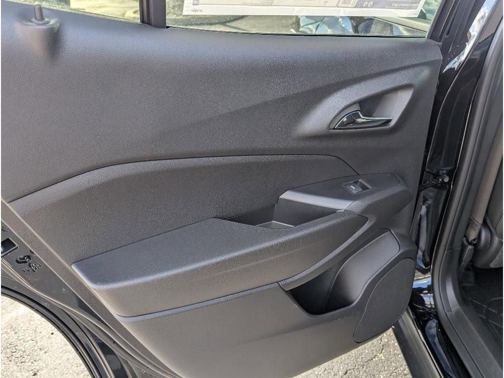 New 2025 Chevrolet Trax LT w/ Driver Confidence Package image 11