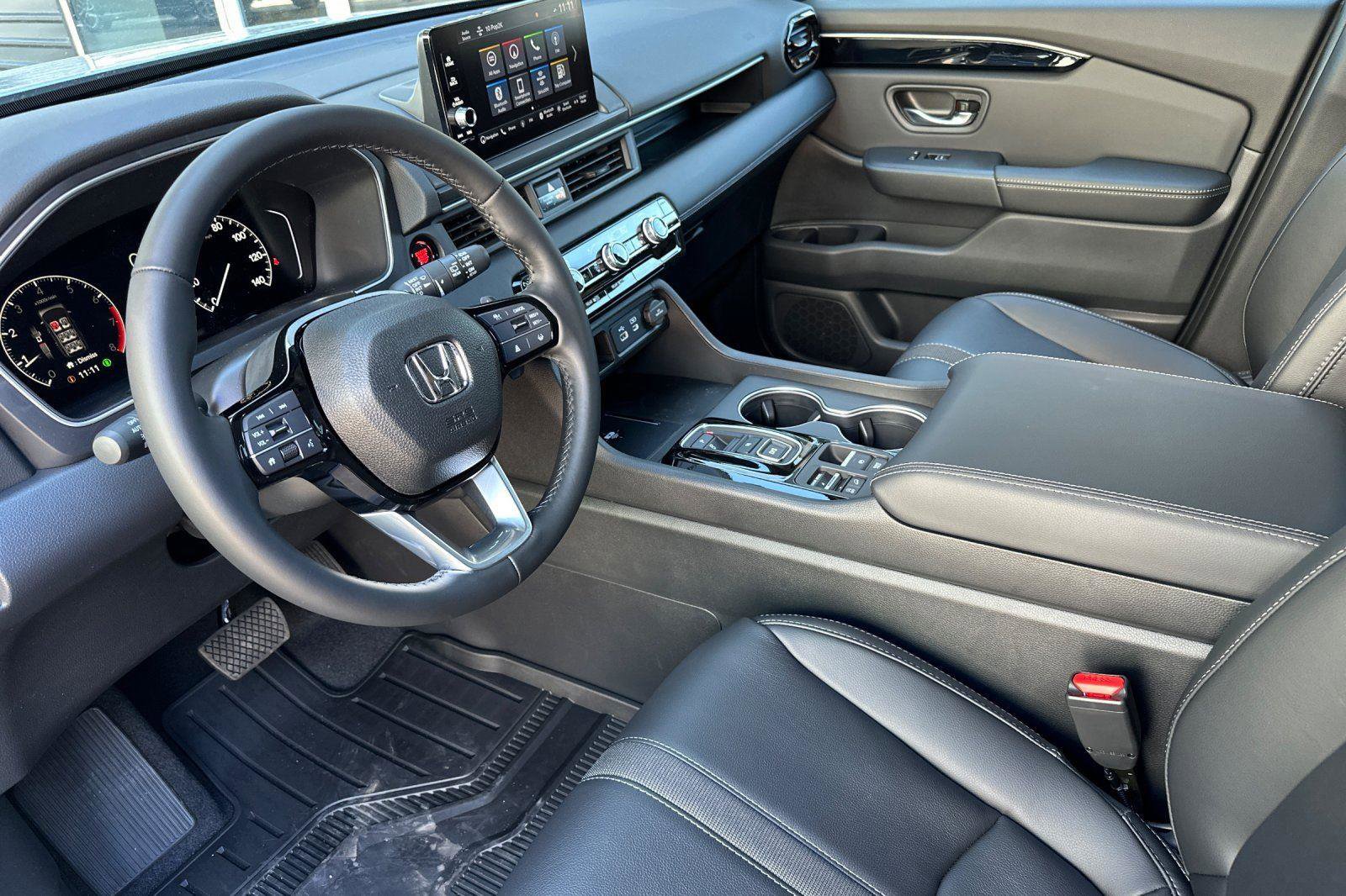 New 2025 Honda Pilot Touring image 7