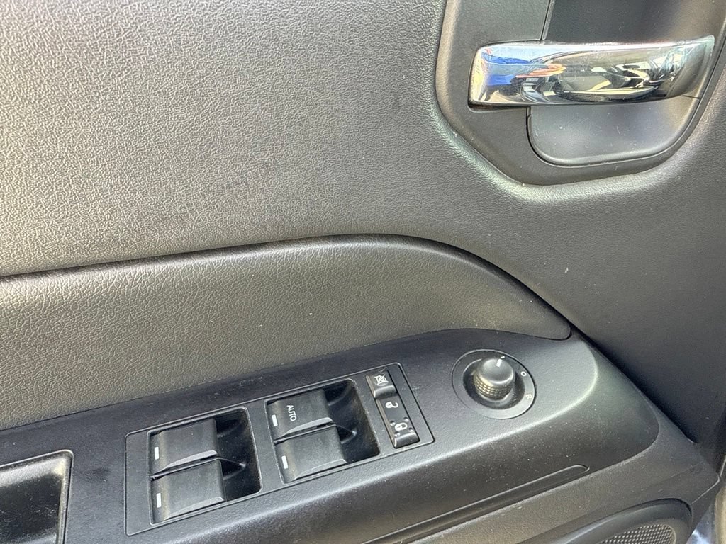 Used 2014 Jeep Patriot Latitude AWD/4WD image 19