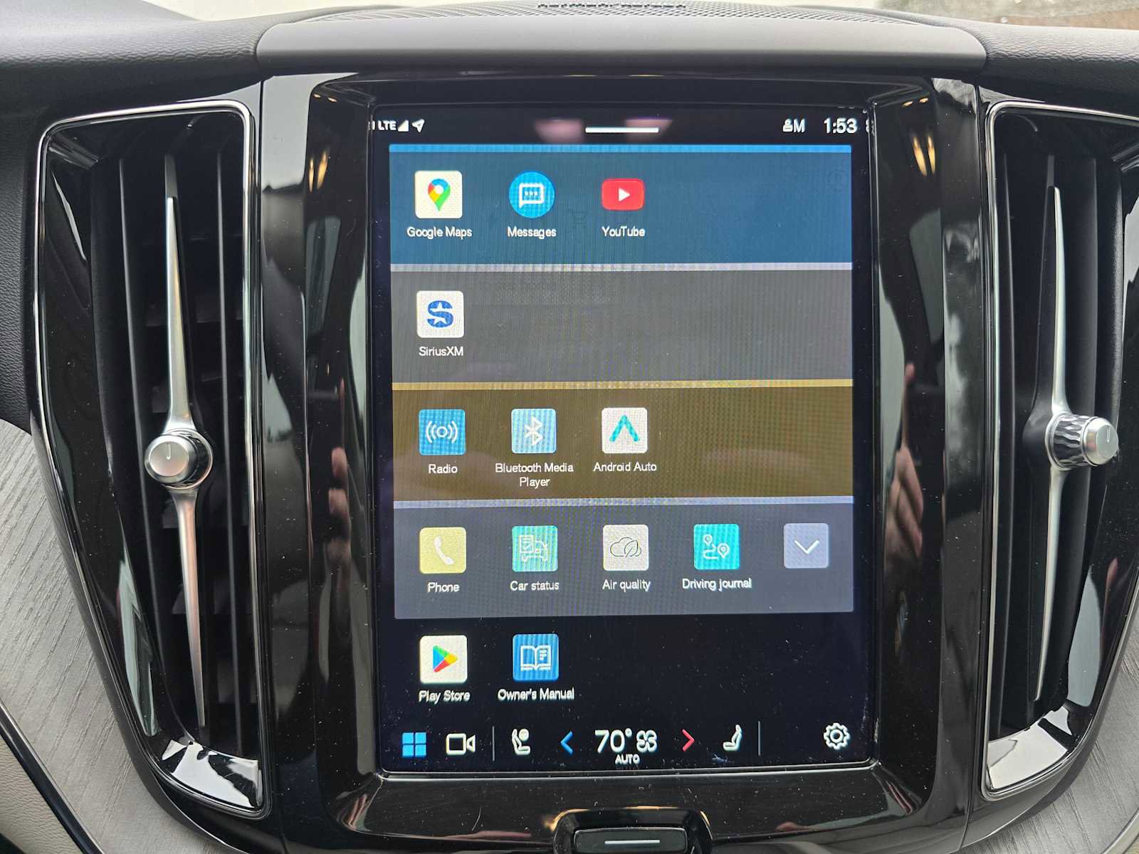 Certified 2023 Volvo XC60 T8 Plus w/ Climate Package image 27