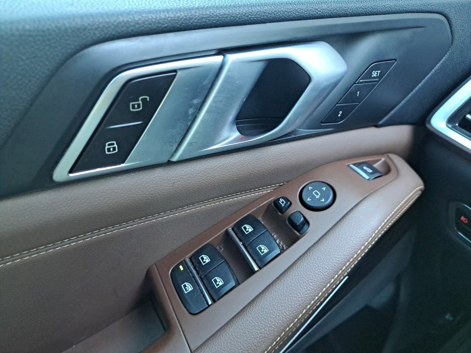 Used 2019 BMW X5 xDrive40i w/ Convenience Package AWD/4WD image 32