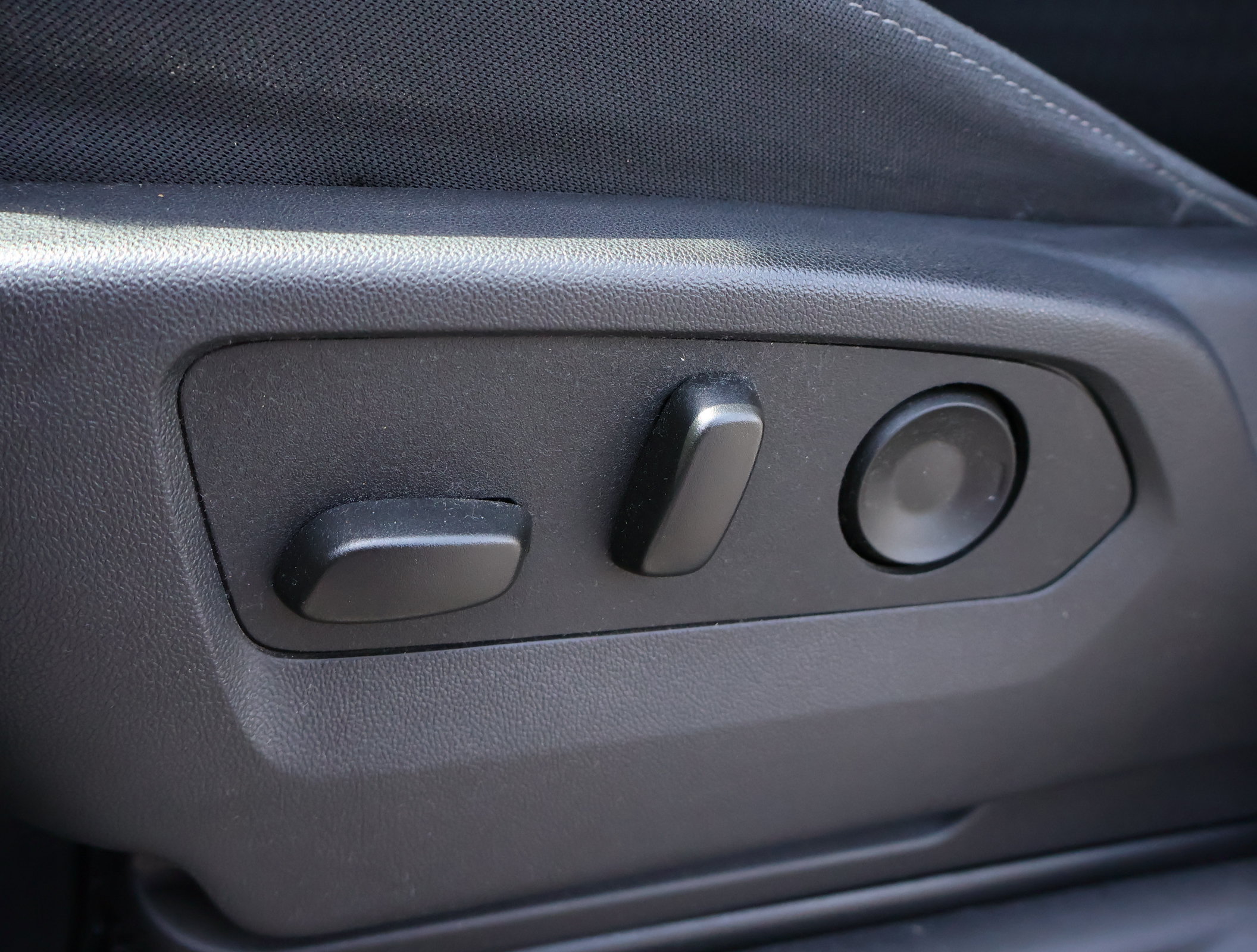 Used 2025 Chevrolet Silverado 1500 Custom w/ LPO, Dark Essentials Package AWD/4WD image 9
