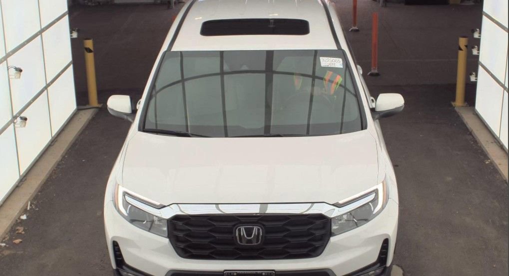Used 2023 Honda Passport EX-L image 2
