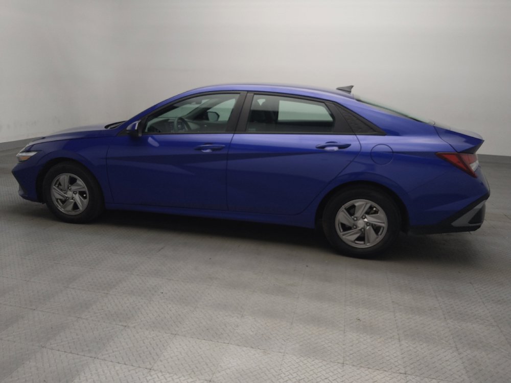 Used 2024 Hyundai Elantra SE FWD image 3