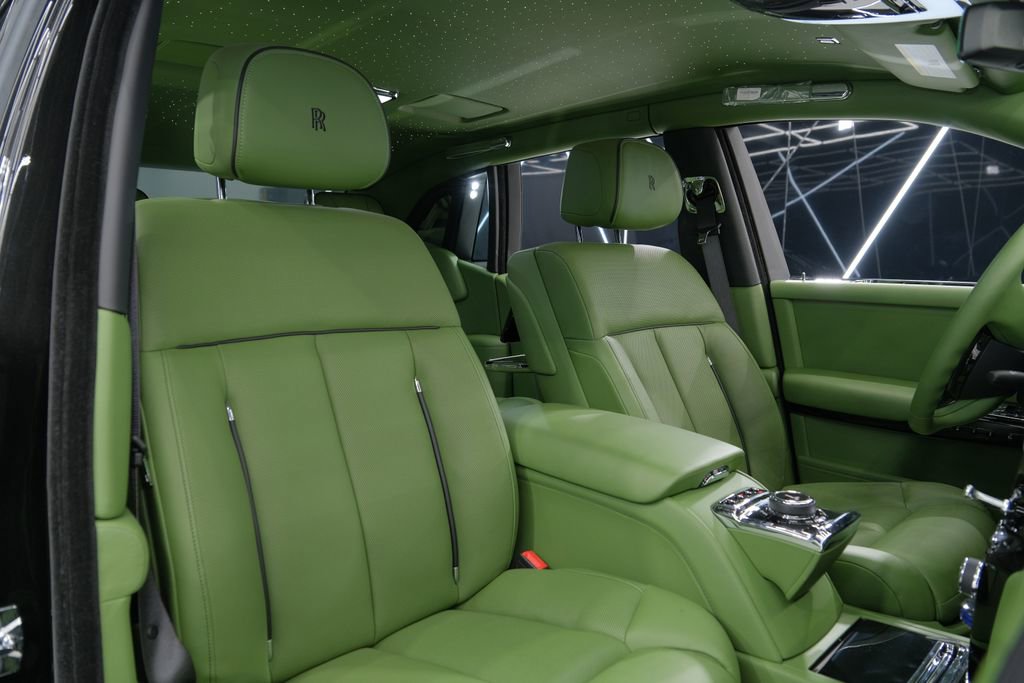 Used 2023 Rolls-Royce Phantom Sedan w/ The Phantom Package RWD image 59