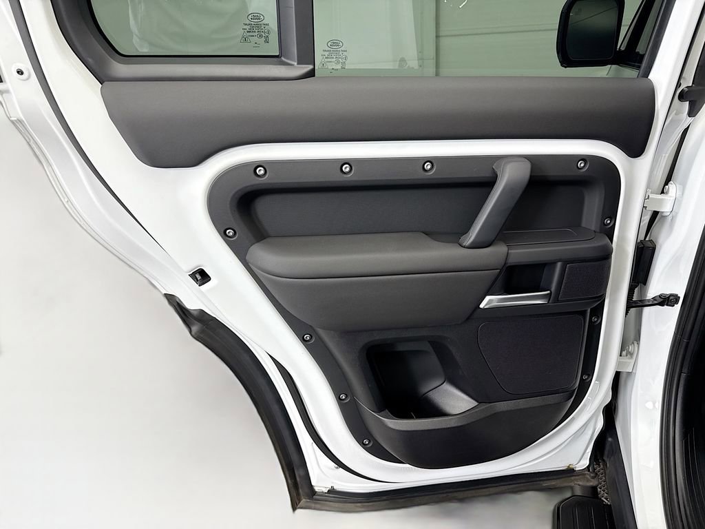 Used 2025 Land Rover Defender 110 S image 25