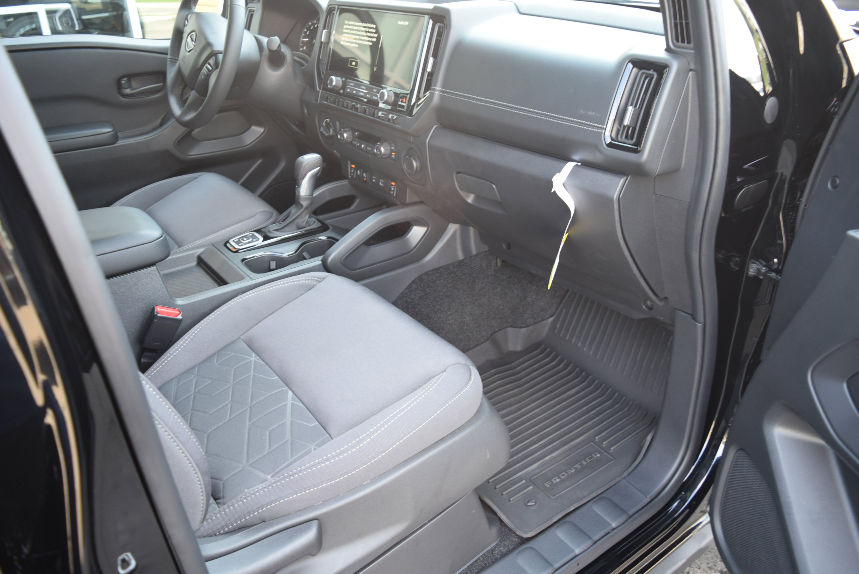 Used 2026 Nissan Frontier SV w/ All-Weather Content Package AWD/4WD image 8