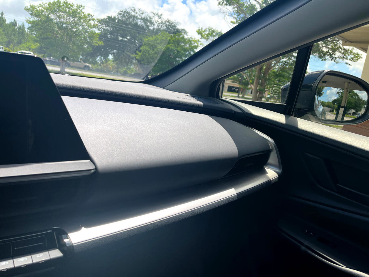 Used 2024 Toyota Prius LE image 27