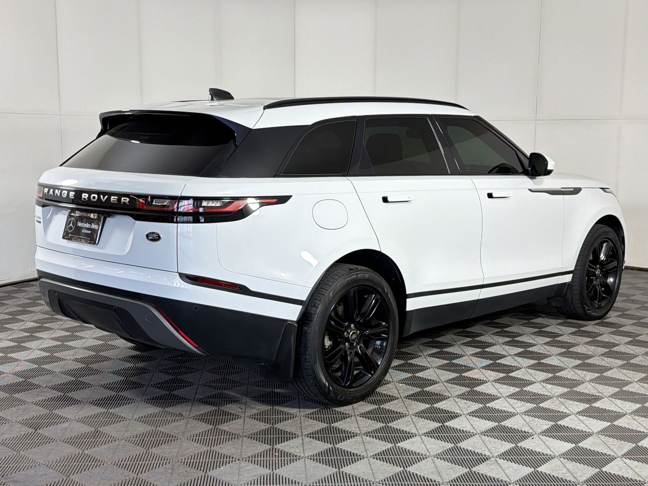Used 2020 Land Rover Range Rover Velar S image 9