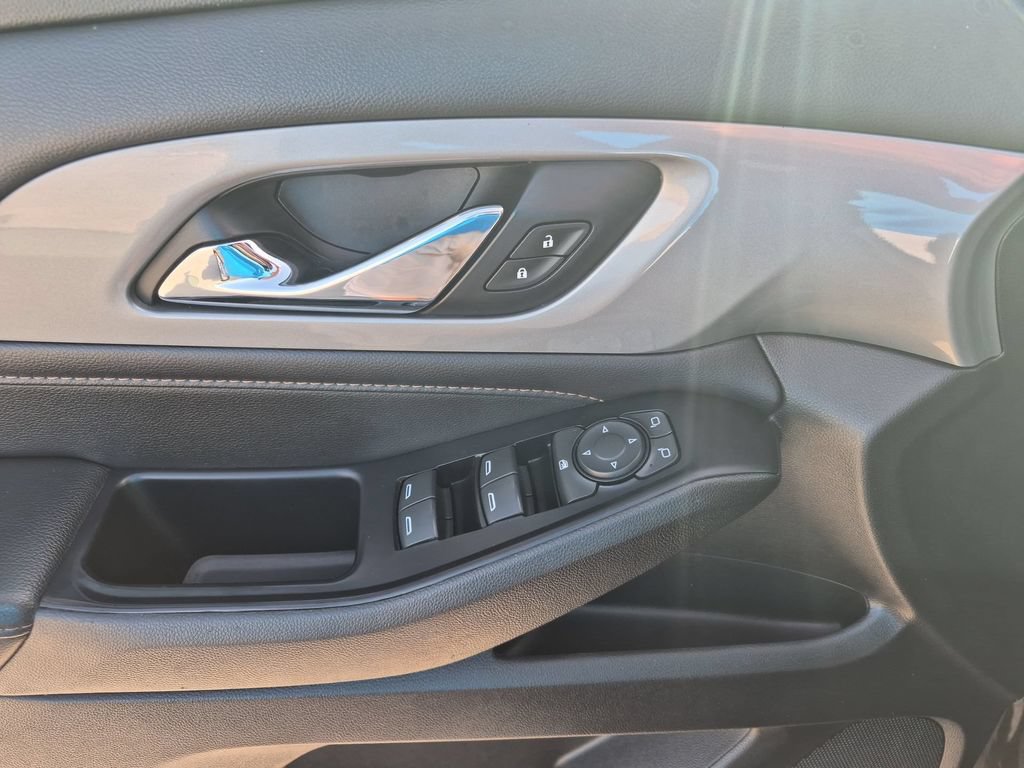 Used 2020 Chevrolet Traverse LS FWD image 13