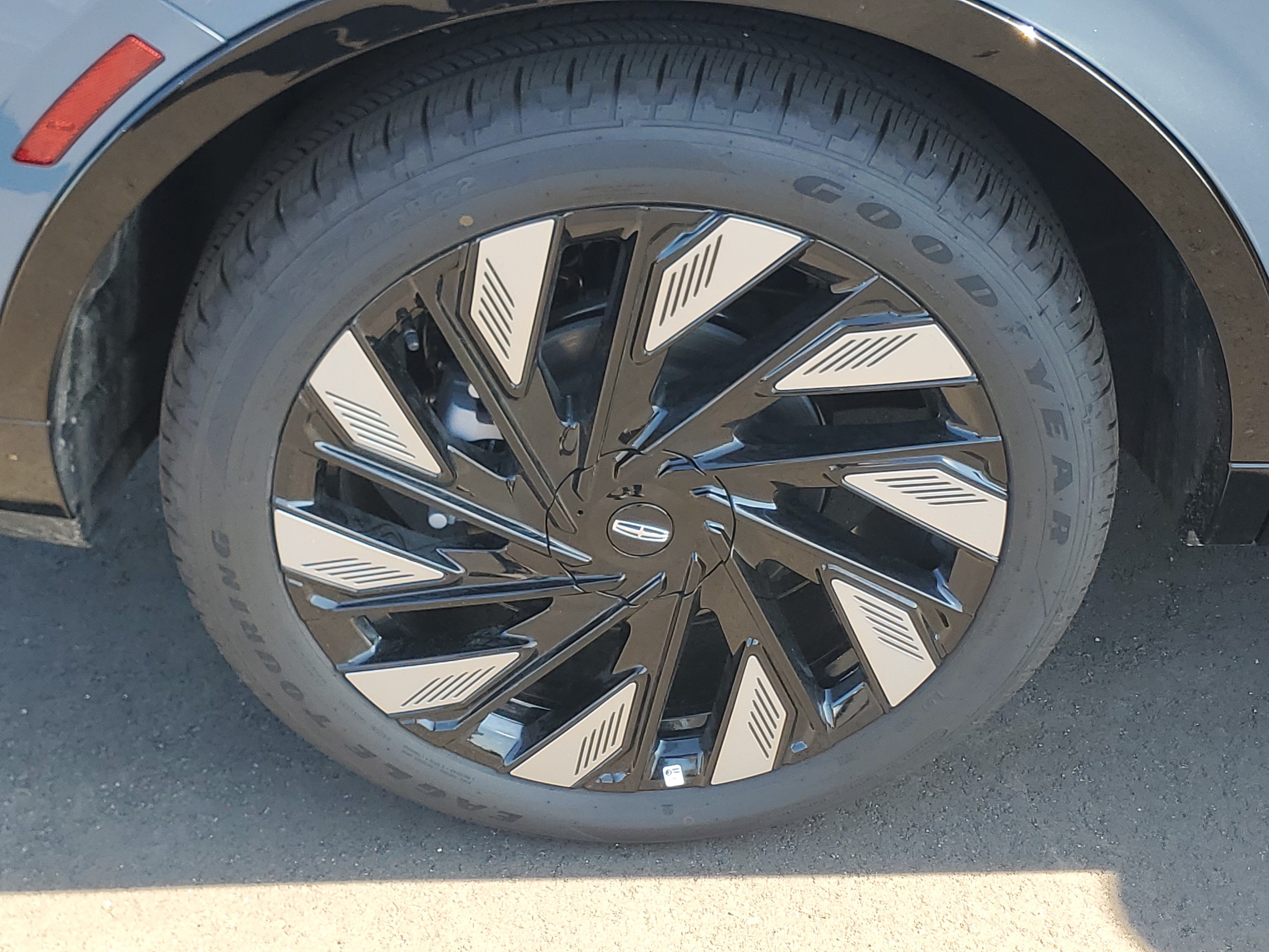 New 2026 Lincoln Nautilus Reserve w/ Jet Appearance Package AWD/4WD image 5