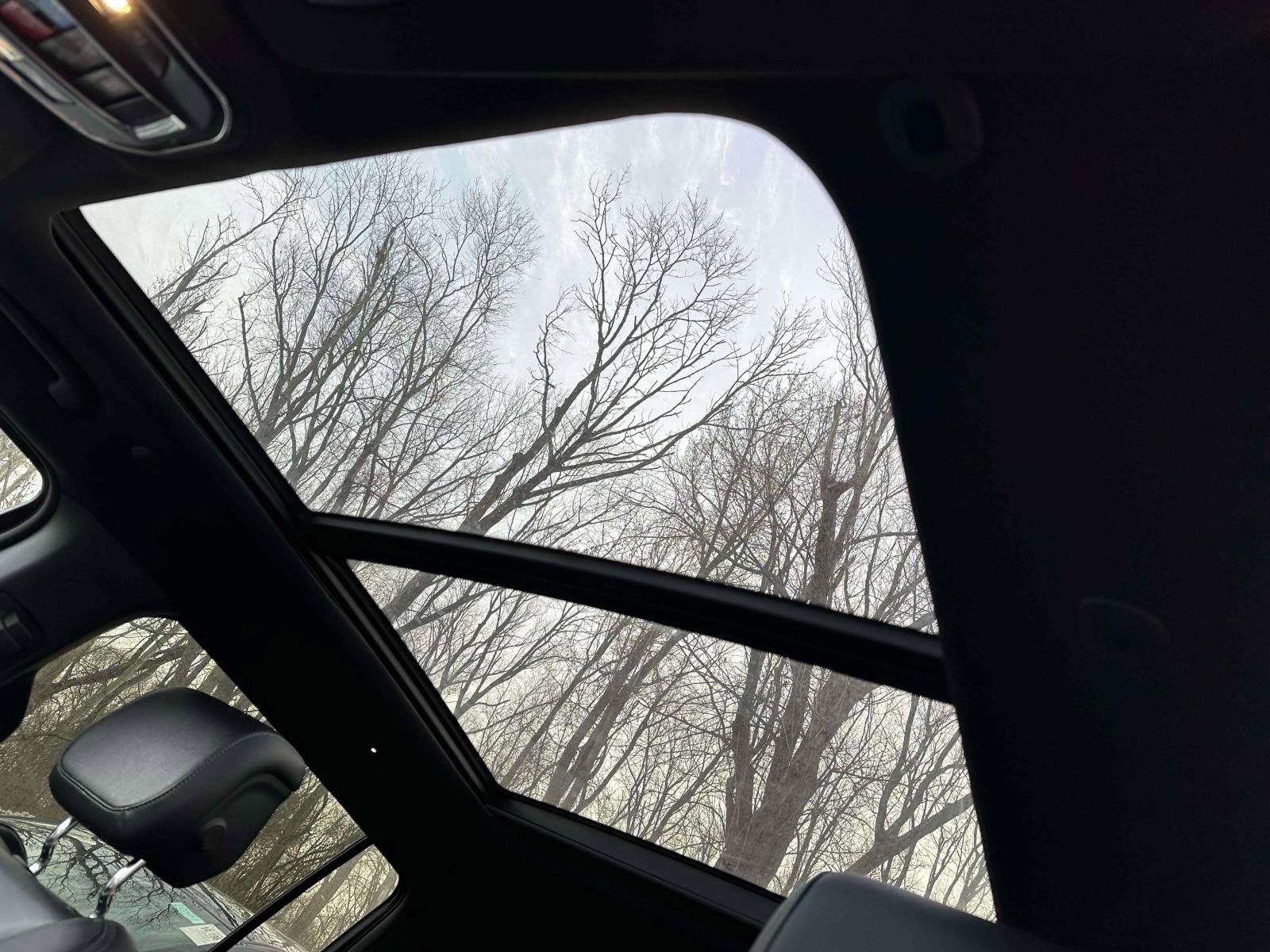 Used 2024 Jeep Wagoneer 4WD w/ Premium Group I image 19