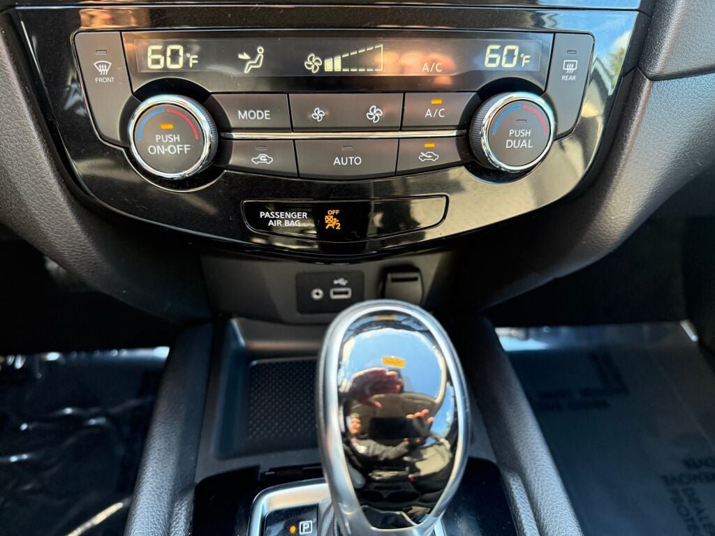 Used 2020 Nissan Rogue SV AWD/4WD image 19