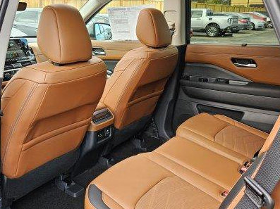 New 2025 Nissan Pathfinder Platinum w/ Black Appearance Package image 20