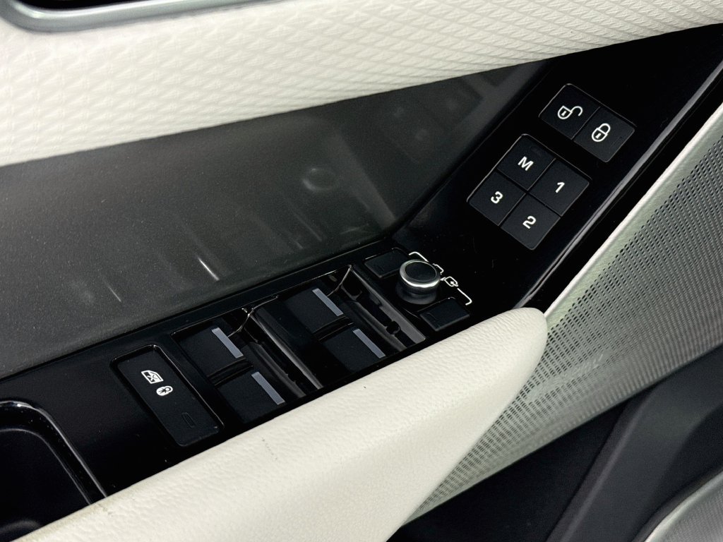Certified 2018 Land Rover Range Rover Velar S AWD/4WD image 17