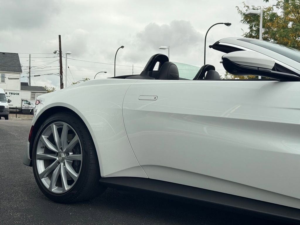 Used 2023 Aston Martin V8 Vantage Roadster image 28