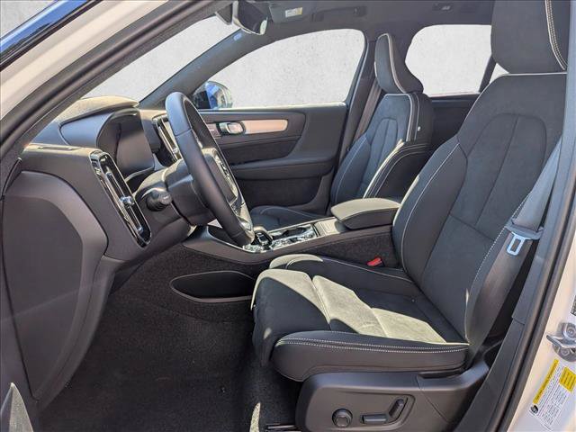 New 2026 Volvo XC40 B5 Ultra w/ Climate Package AWD/4WD image 4