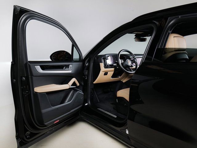 Certified 2026 Porsche Cayenne AWD/4WD image 26