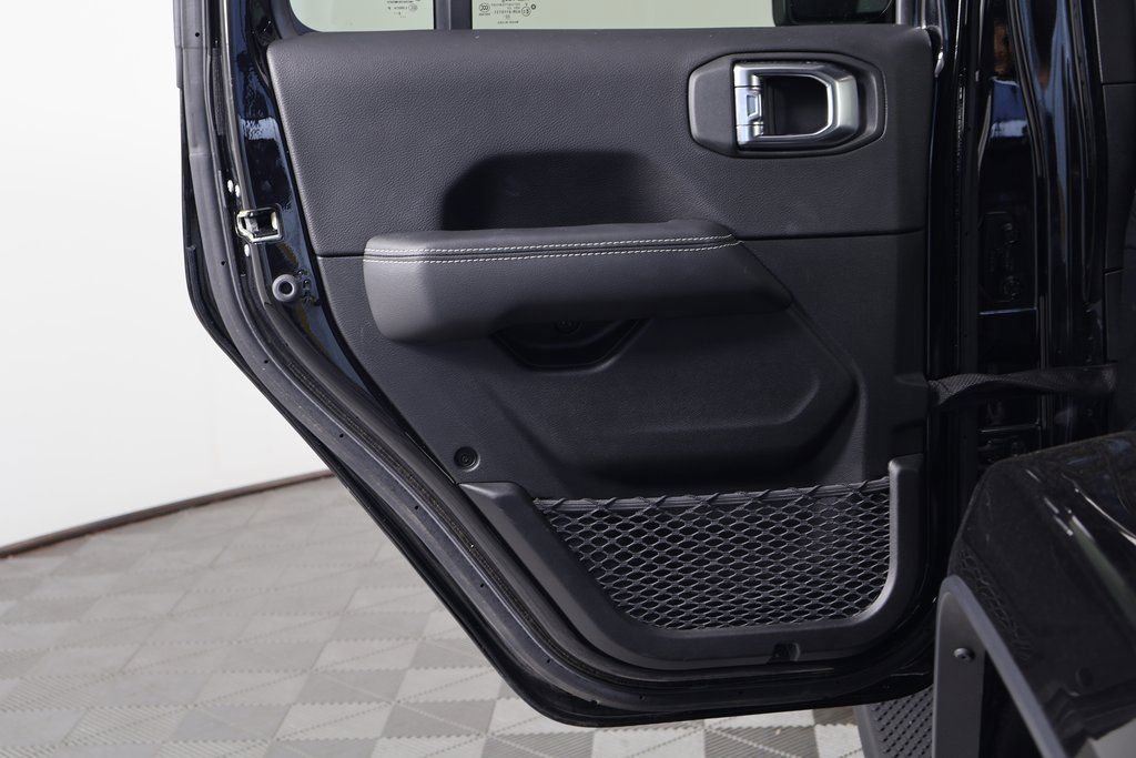 Used 2023 Jeep Wrangler Unlimited Sahara w/ Cold Weather Group image 13