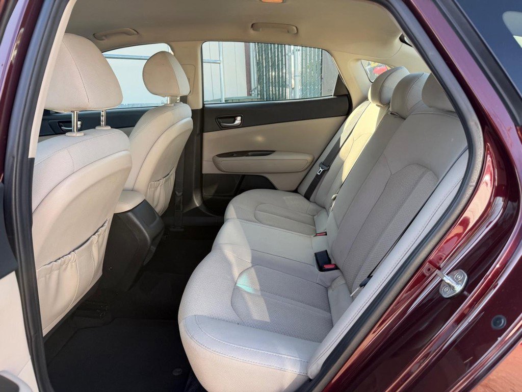 Used 2018 Kia Optima LX image 37