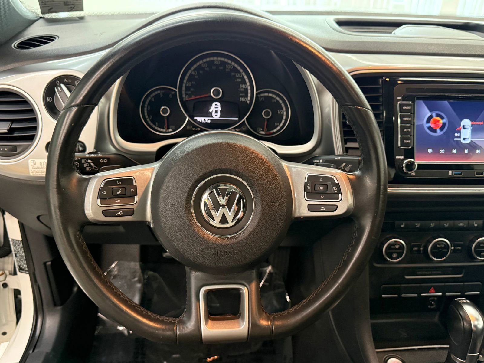 Used 2014 Volkswagen Beetle TDI FWD image 26