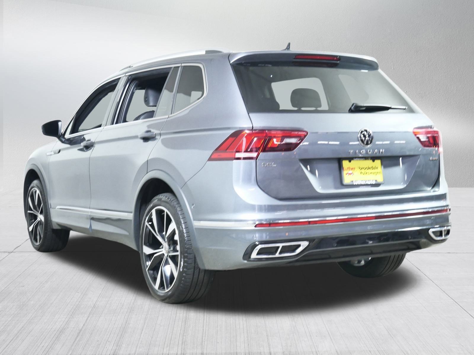 Used 2023 Volkswagen Tiguan SEL R-Line image 5