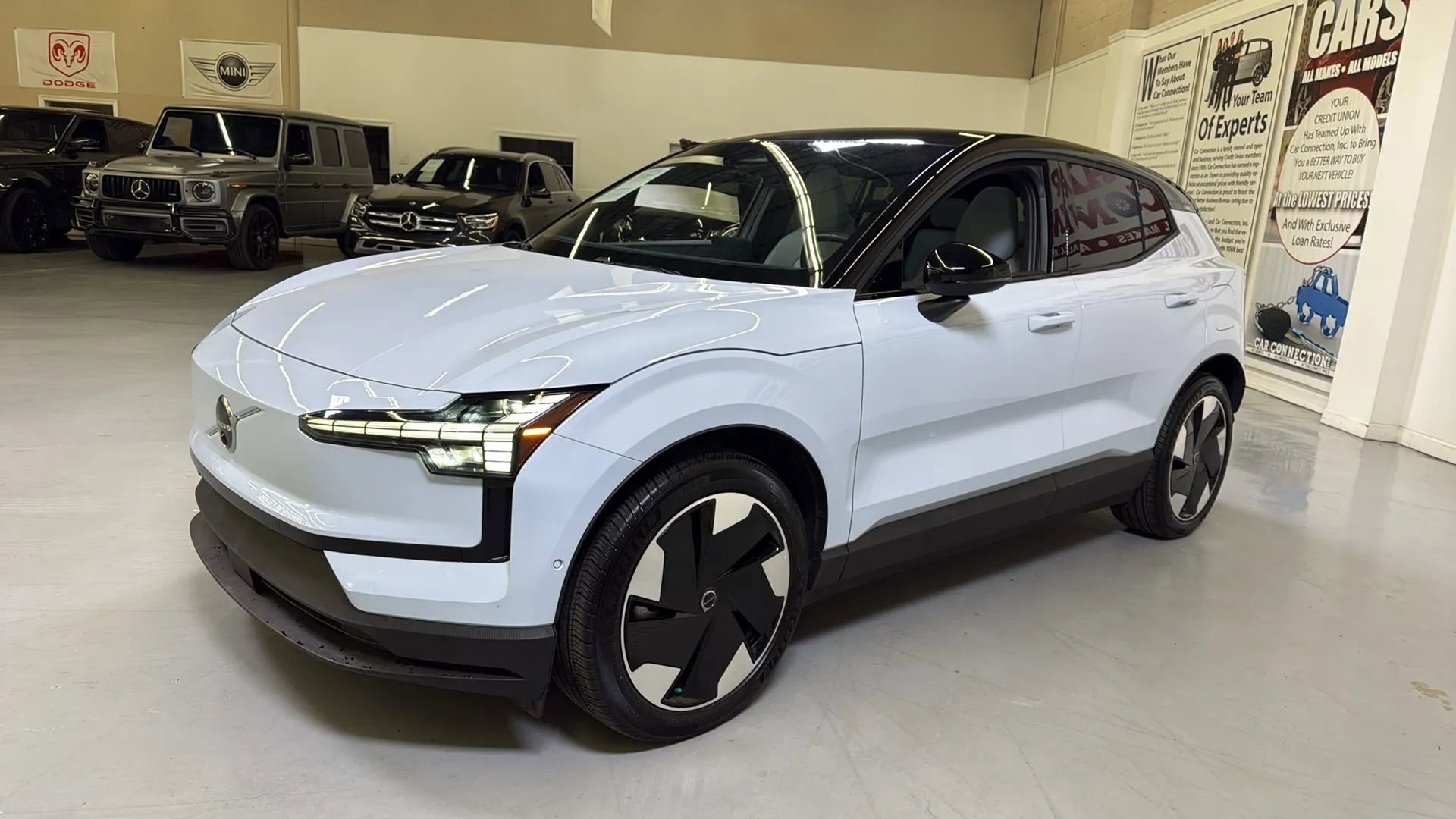 Used 2025 Volvo EX30 Ultra w/ Climate Package image 4