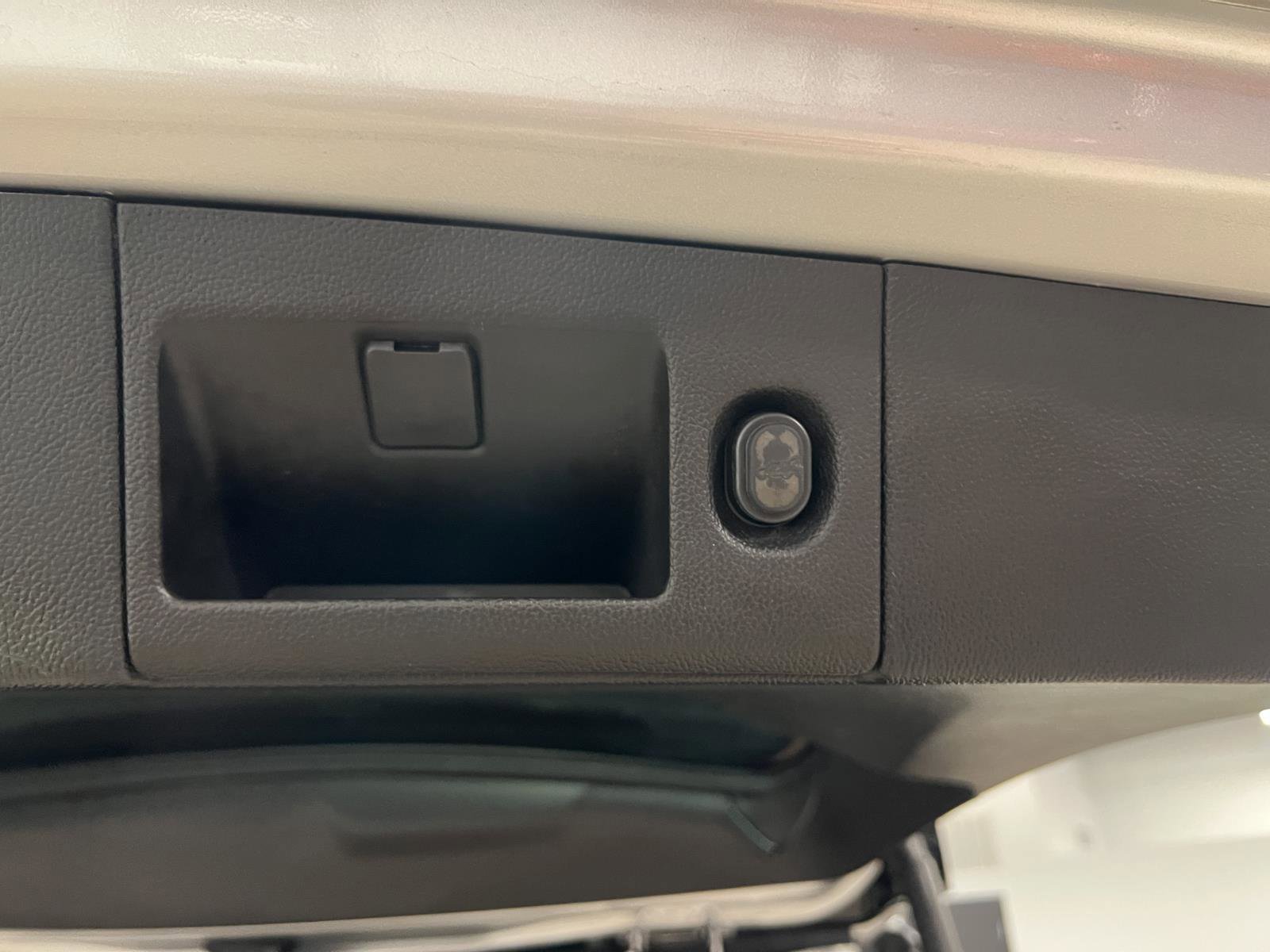 Used 2015 GMC Yukon SLT w/ Open Road Package image 38