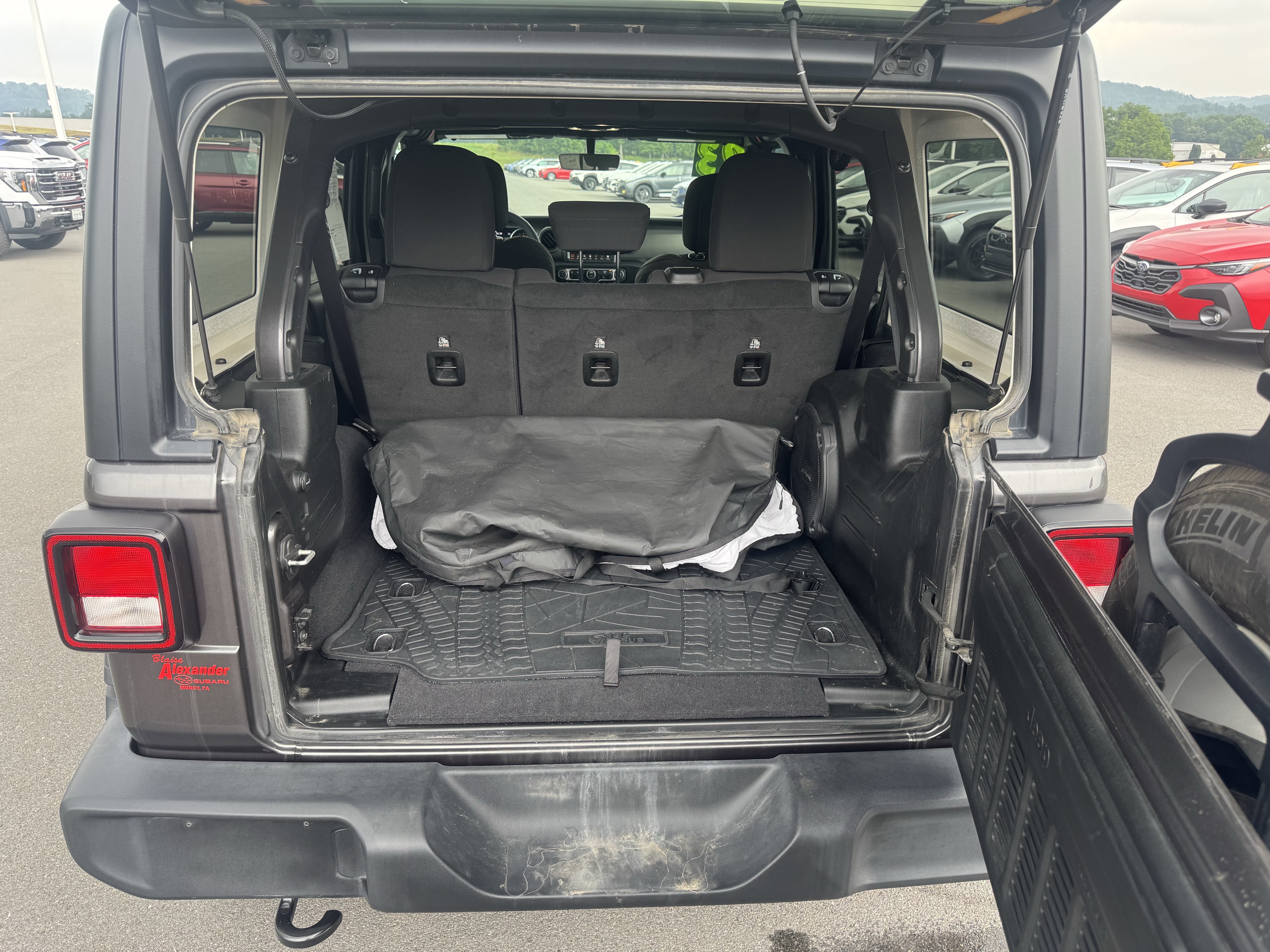 Used 2023 Jeep Wrangler Unlimited Sport AWD/4WD image 5