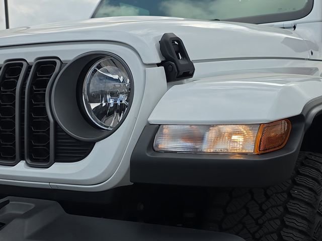 Used 2025 Jeep Gladiator Sport image 9