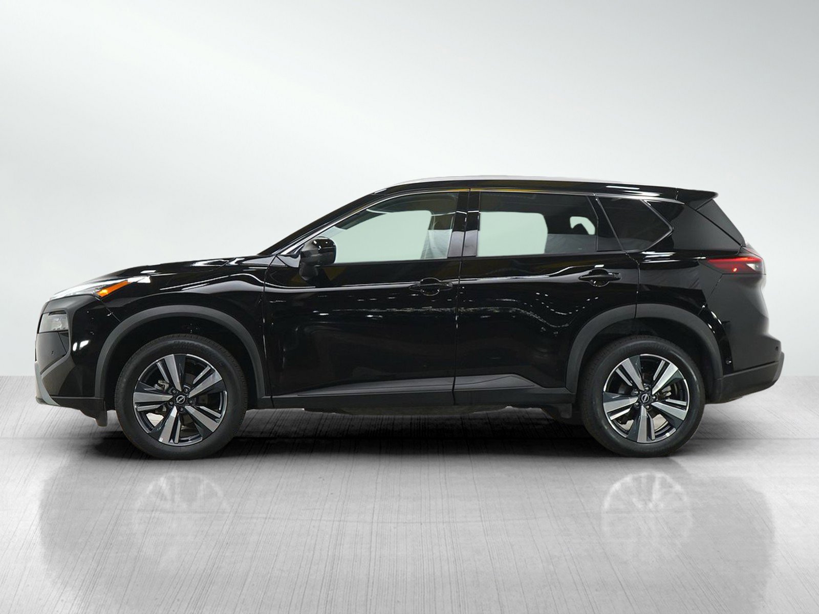 Used 2026 Nissan Rogue SL AWD/4WD image 2