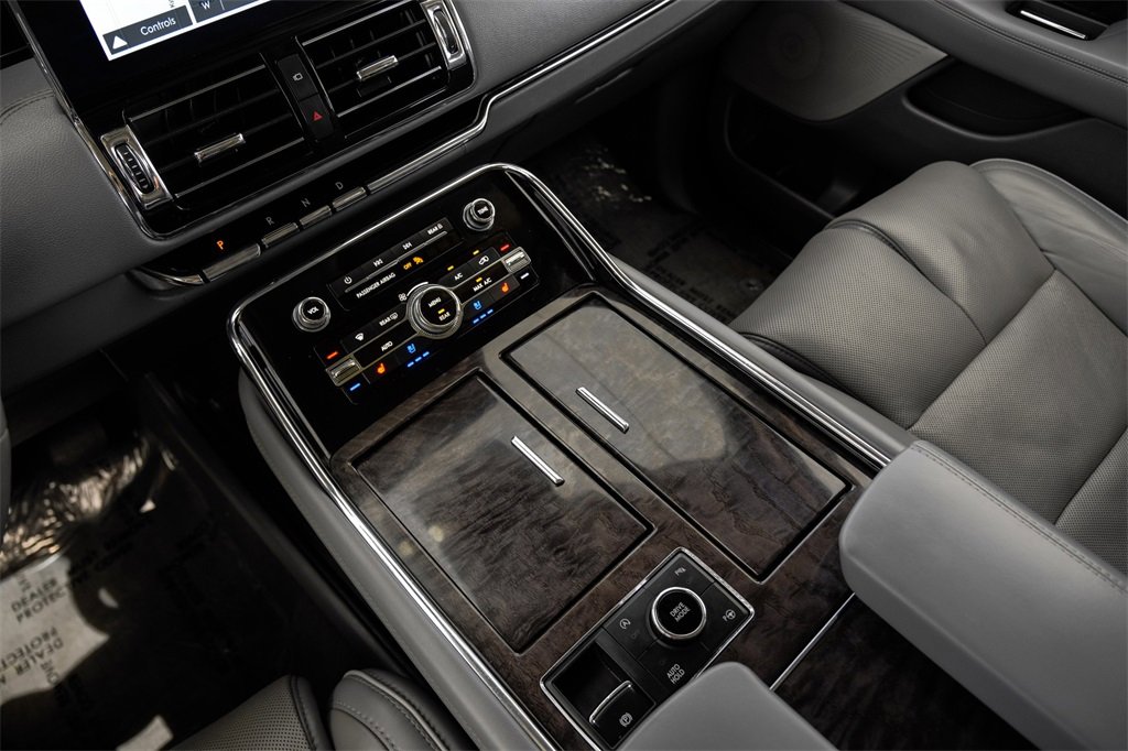Used 2019 Lincoln Navigator Reserve image 26