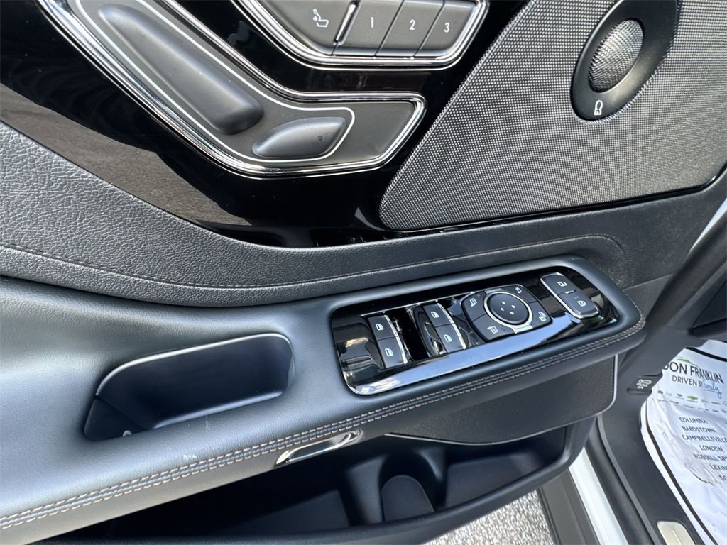 Used 2025 Lincoln Aviator Reserve w/ Illumination Package image 13