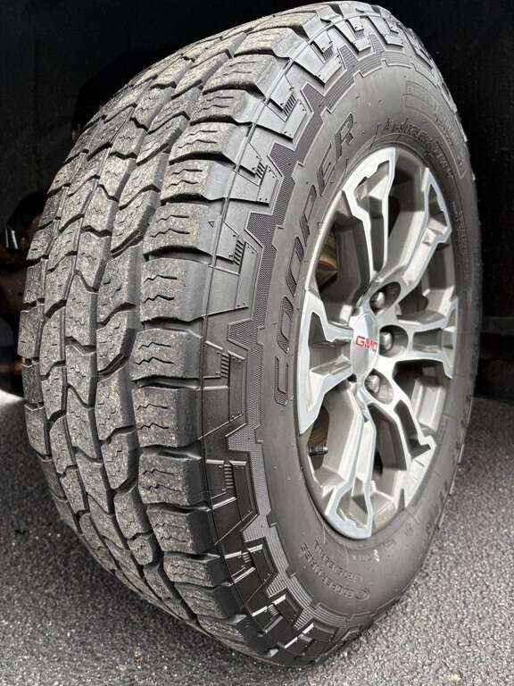 Used 2020 GMC Sierra 1500 SLE w/ X31 Off-Road Package image 10