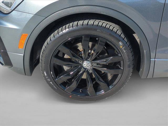 Used 2020 Volkswagen Tiguan SE R-Line FWD image 25