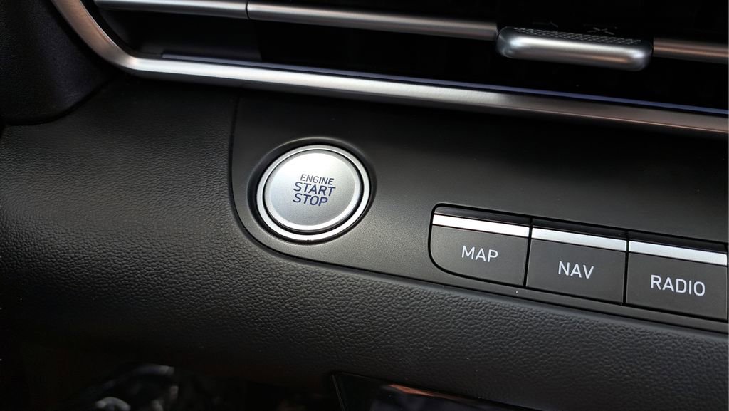 Used 2024 Hyundai Elantra SEL FWD image 31