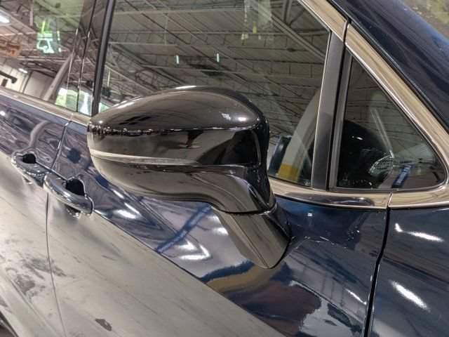 Used 2025 Chrysler Pacifica Select FWD image 12