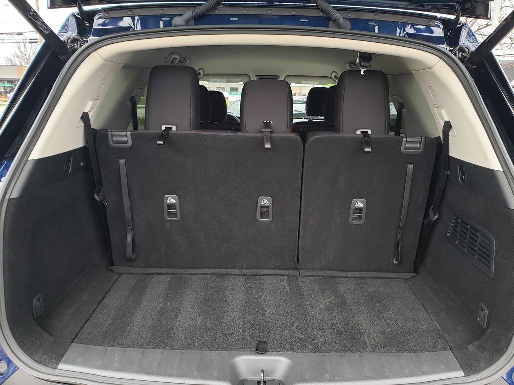 Certified 2025 Nissan Pathfinder SV image 10