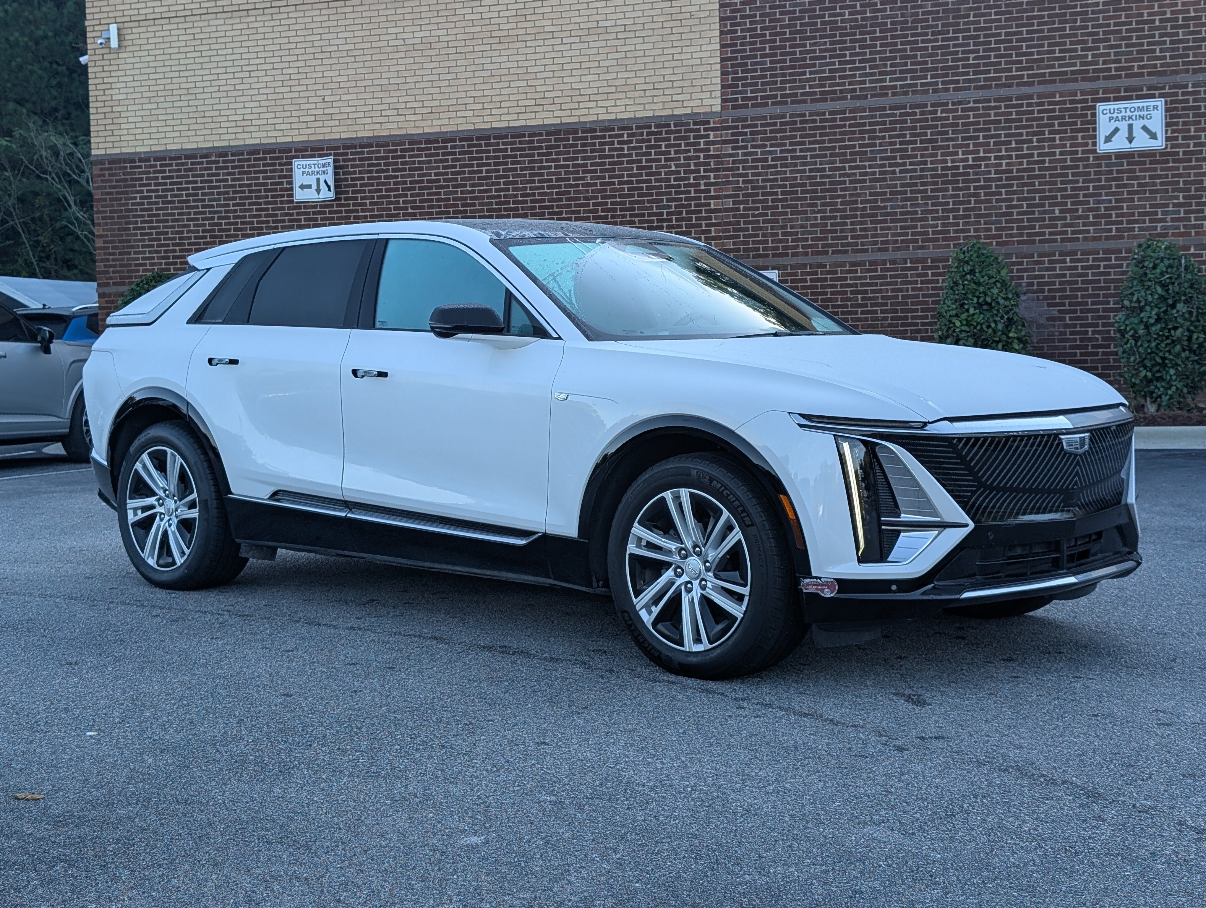 Used 2024 Cadillac Lyriq Tech RWD image 11