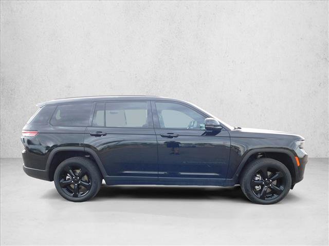 Used 2025 Jeep Grand Cherokee L Limited w/ Black Appearance Package AWD/4WD image 7