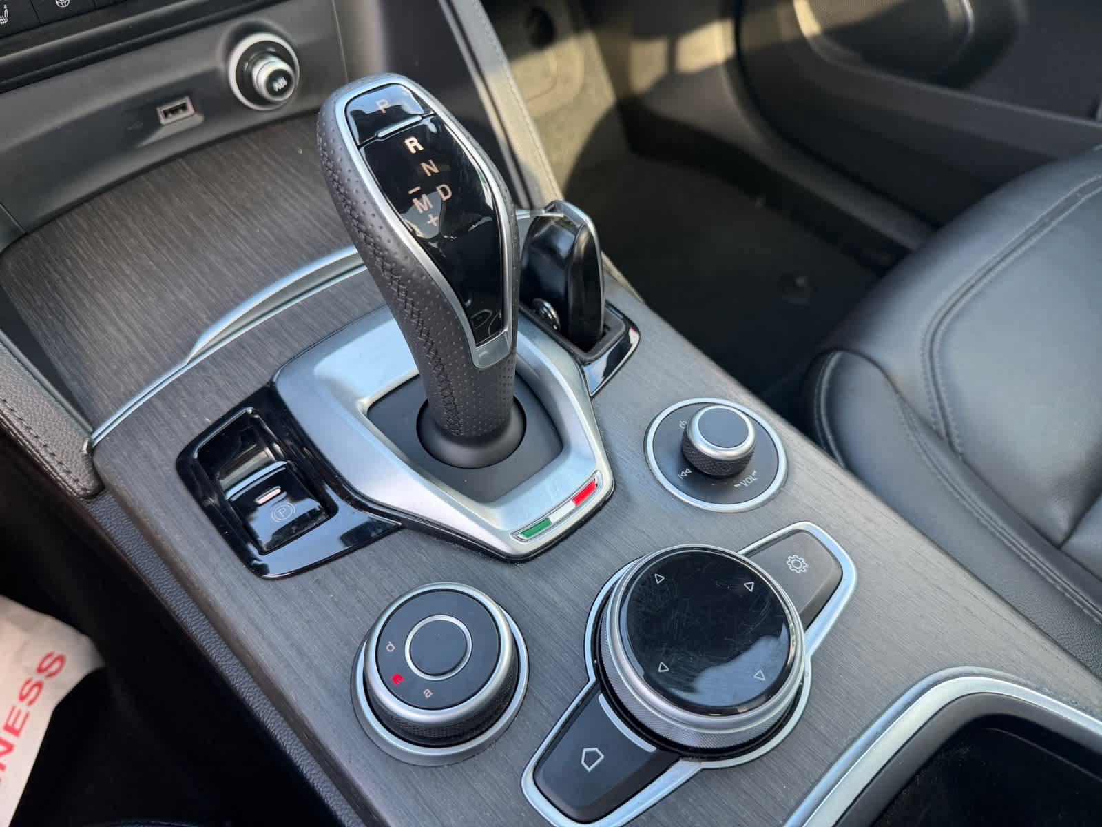 Used 2022 Alfa Romeo Stelvio Ti AWD/4WD image 25