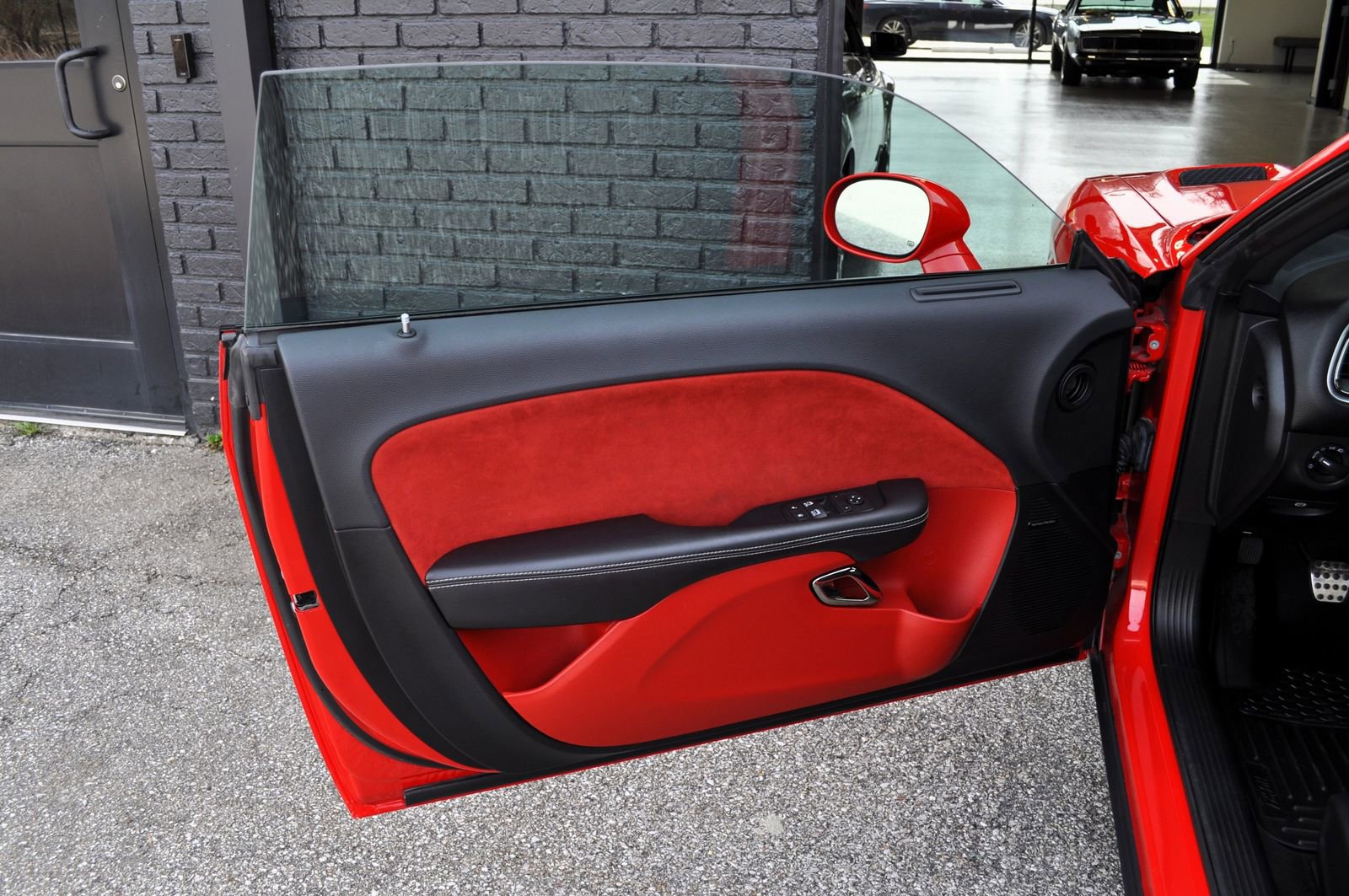 Used 2015 Dodge Challenger SRT Hellcat image 39