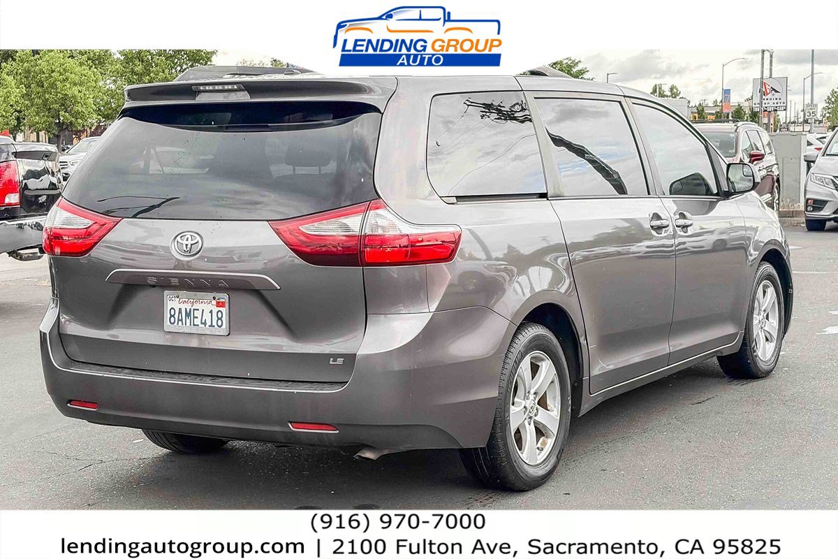 Used 2017 Toyota Sienna LE image 4