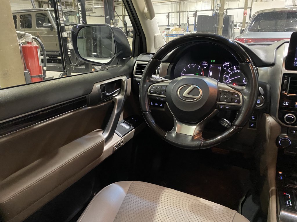 Used 2023 Lexus GX 460 Premium AWD/4WD image 3