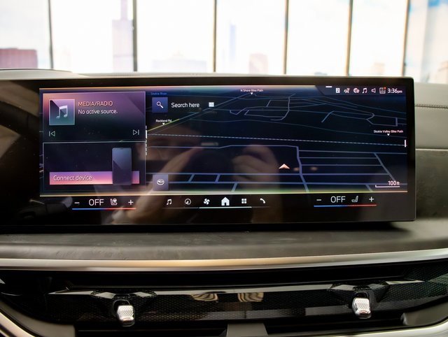 Used 2025 BMW X7 xDrive40i w/ Executive Package image 18