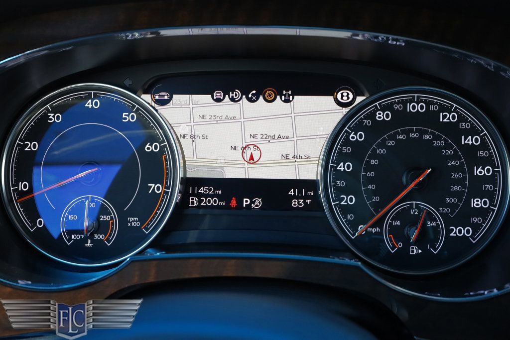 Used 2017 Bentley Bentayga image 31