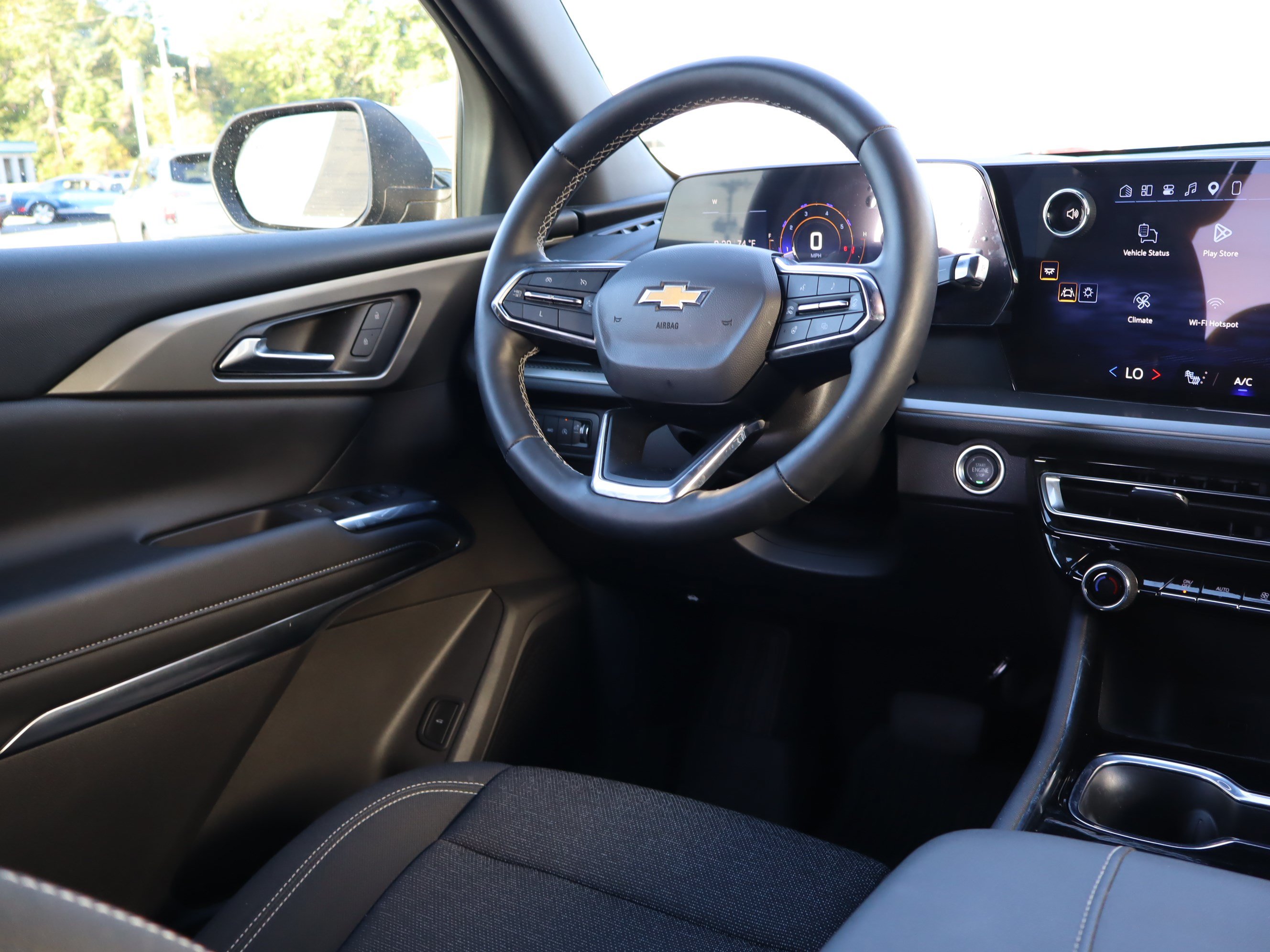 Used 2025 Chevrolet Traverse LT AWD/4WD image 13