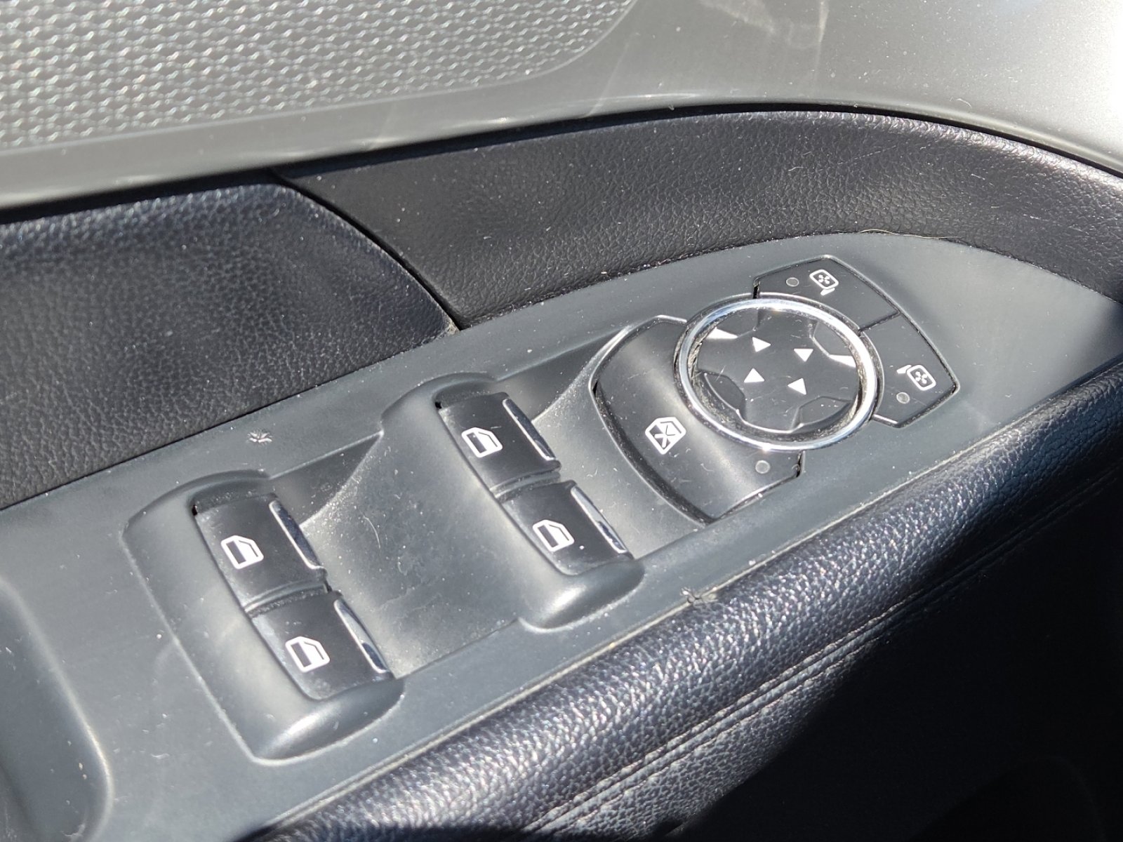 Used 2017 Ford Explorer XLT AWD/4WD image 23